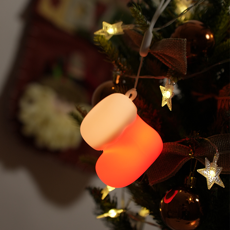 Christmas Stocking Hanging - ของตกแต่งแขวนซิลิโคนรูปถุงเท้าคริสต์มาส ไฟกลางคืน LED ชาร์จ USB ได้